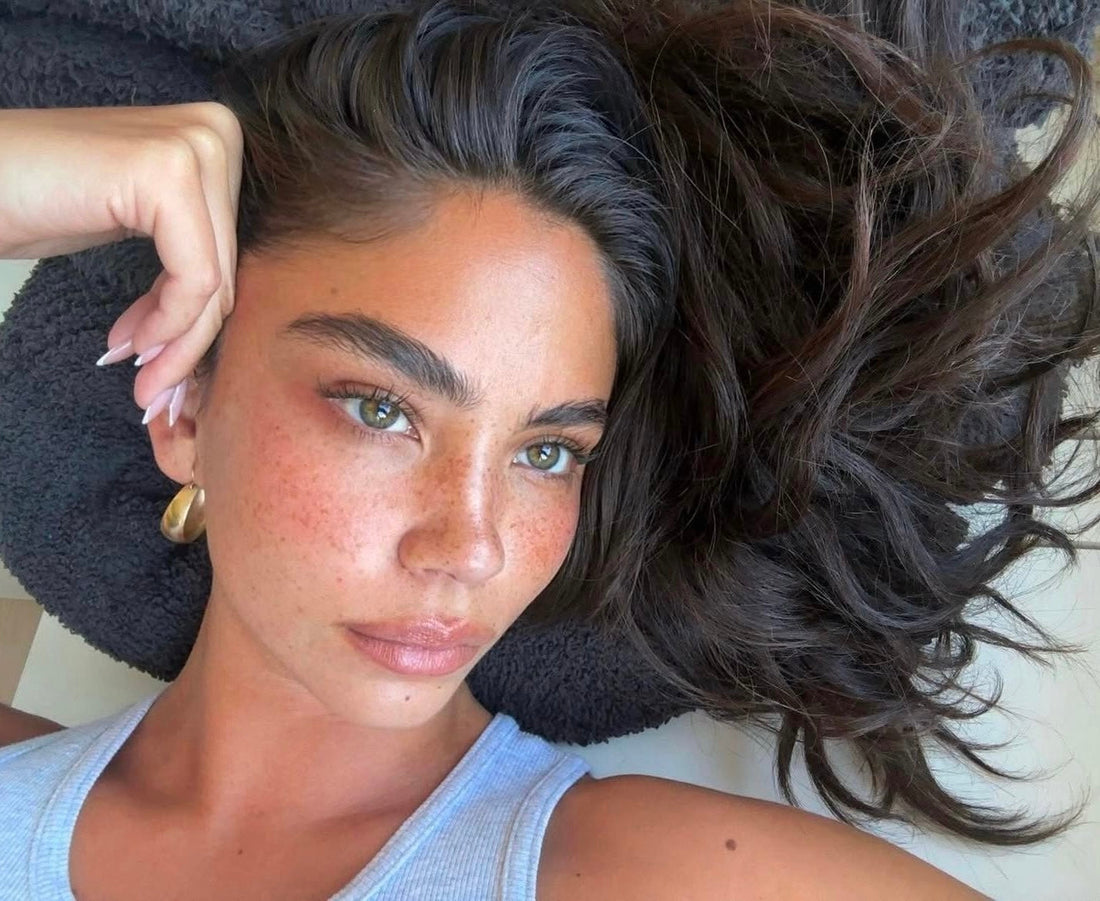 Effet sun-kissed : pourquoi les taches de rousseur donnent naturellement bonne mine ?